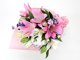 Flower Delivery Japan – Pink & White Lilies