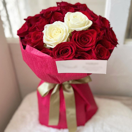 Flowers to Tokyo - 18 Red & 2 White Roses Bouquet